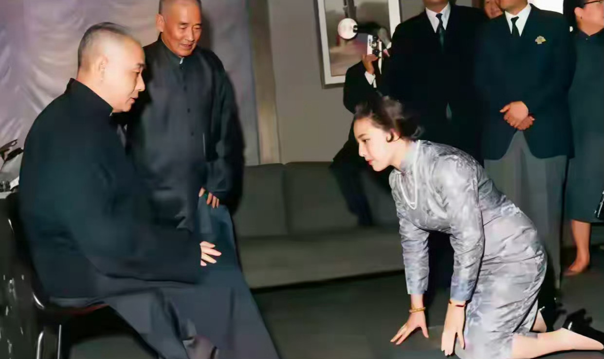 1968，张大千的四姨太徐雯波，拜马寿华为师。  ​​​