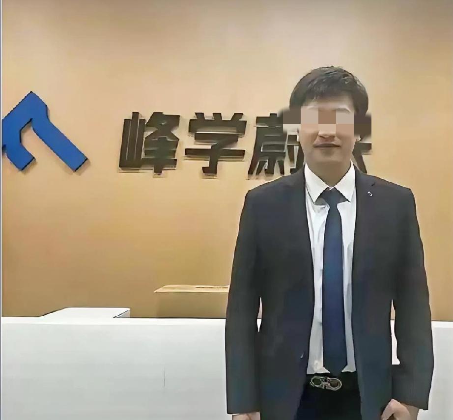 峰学蔚来变天了

接力棒交到了武亮手里

这事儿在网上炸开了锅。

很多人不解，