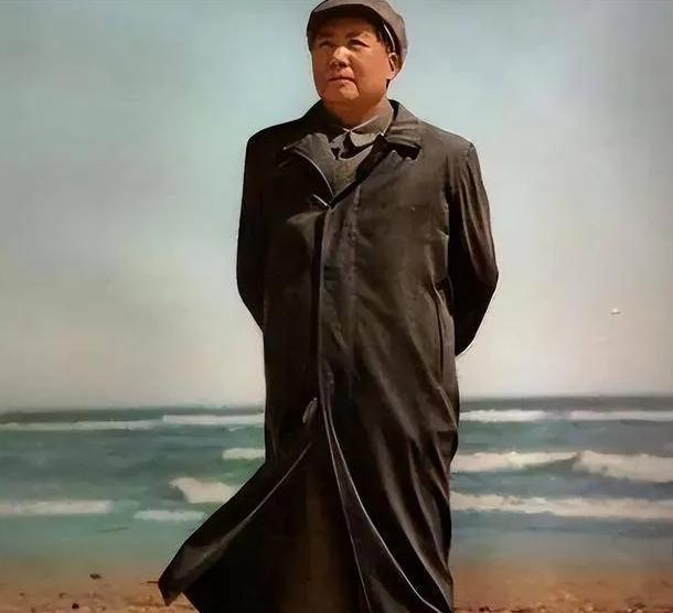 1955年10月29日，毛主席在中南海怀仁堂召开座谈会，面对一众工商界人士，直言