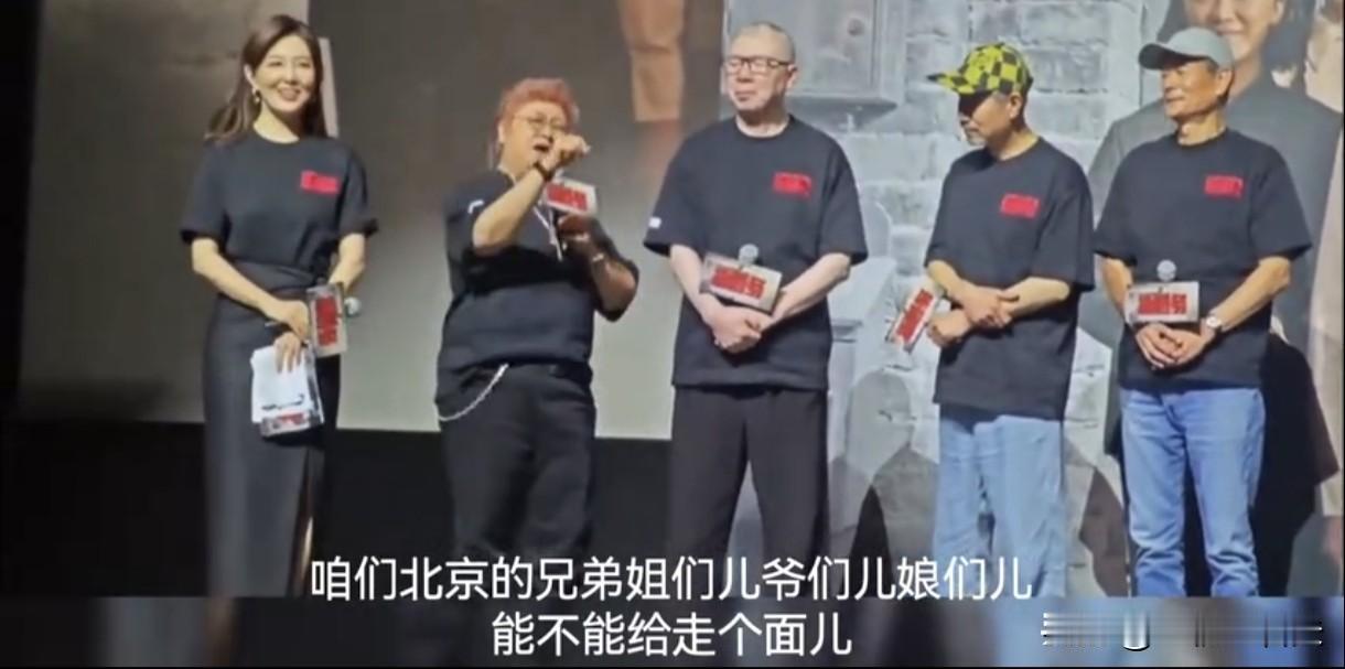 谈韩红为大导冯小刚拉票房《抓特务》遭网暴，争论不一。
    [微风][微风][