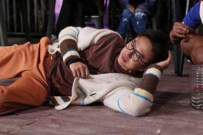 邓超又秒删了邓超还没学会编辑邓超打错“拖后腿”成“吞狗腿”，秒删重发补救神速，错