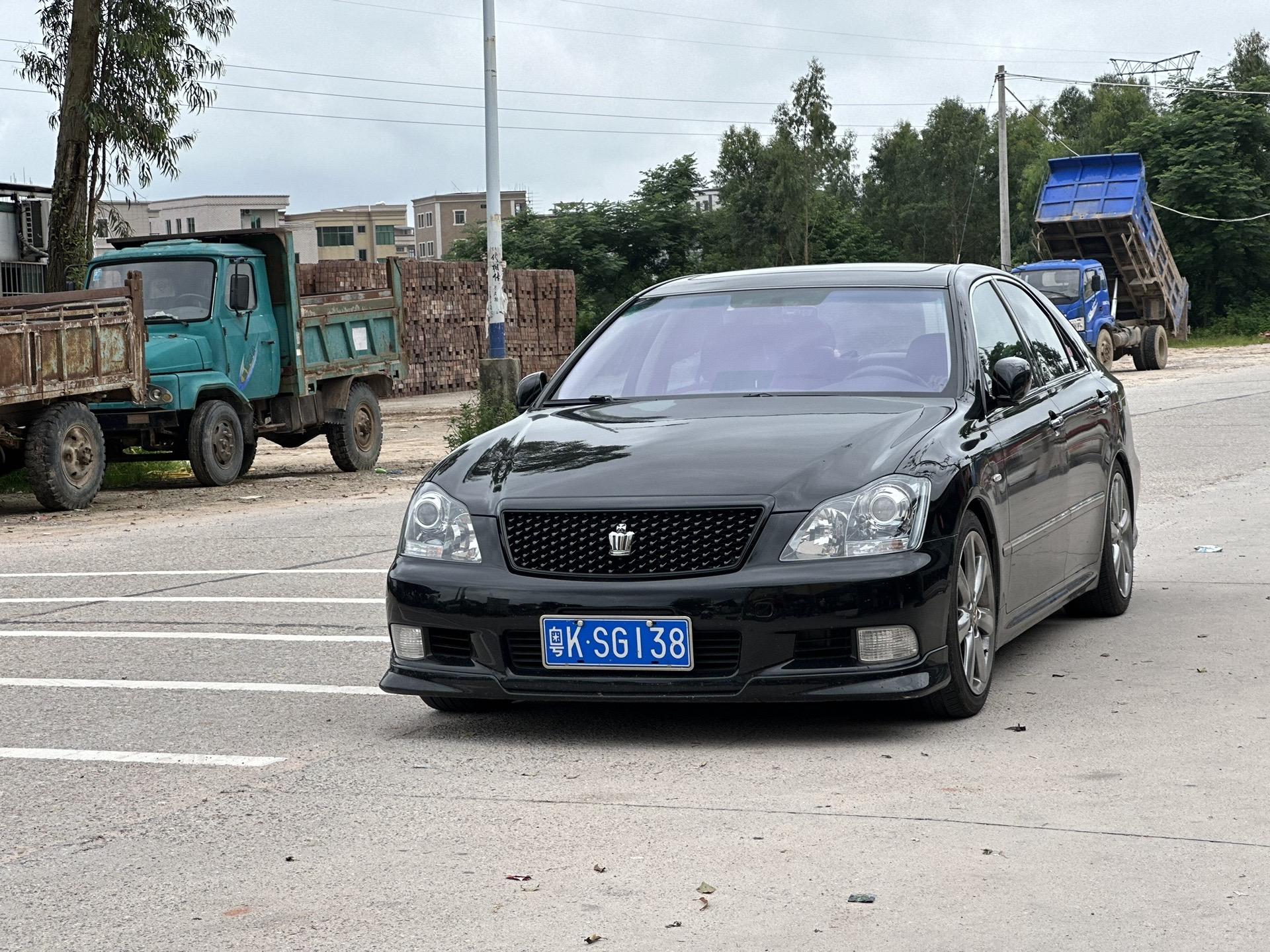 黑色皇冠有什么好看。好像都一样，又好像不一样