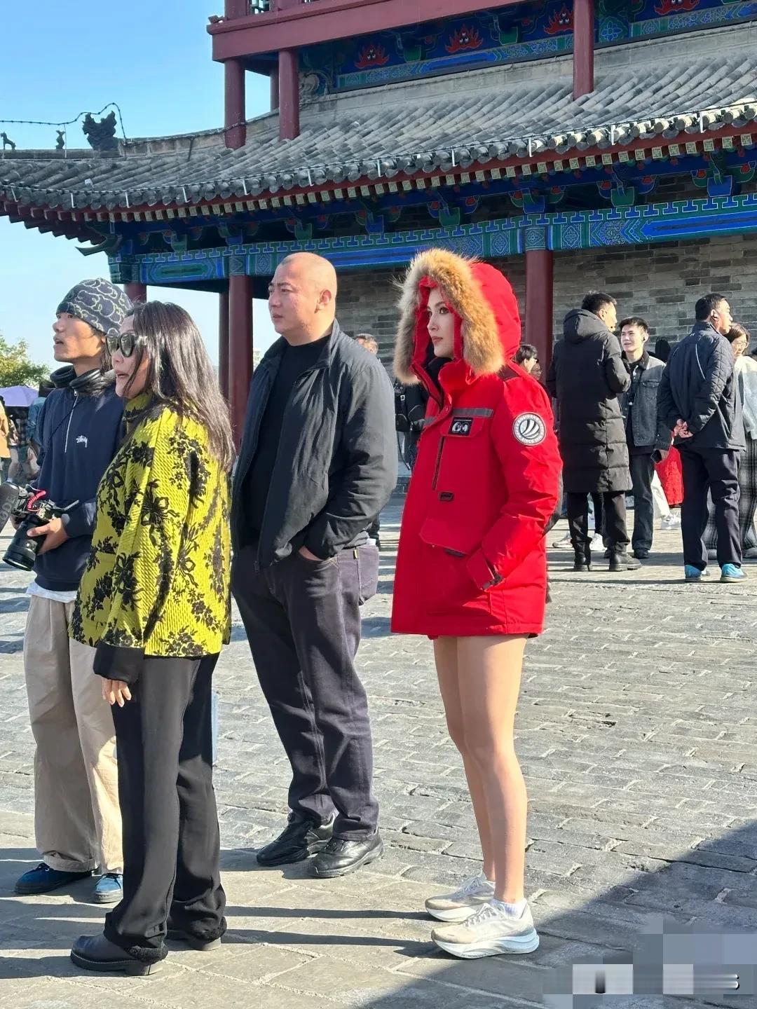 估计谷爱凌带的这个广告费不便宜，听说大家对波司登有点微词啊。别的不说，这奢侈品牌