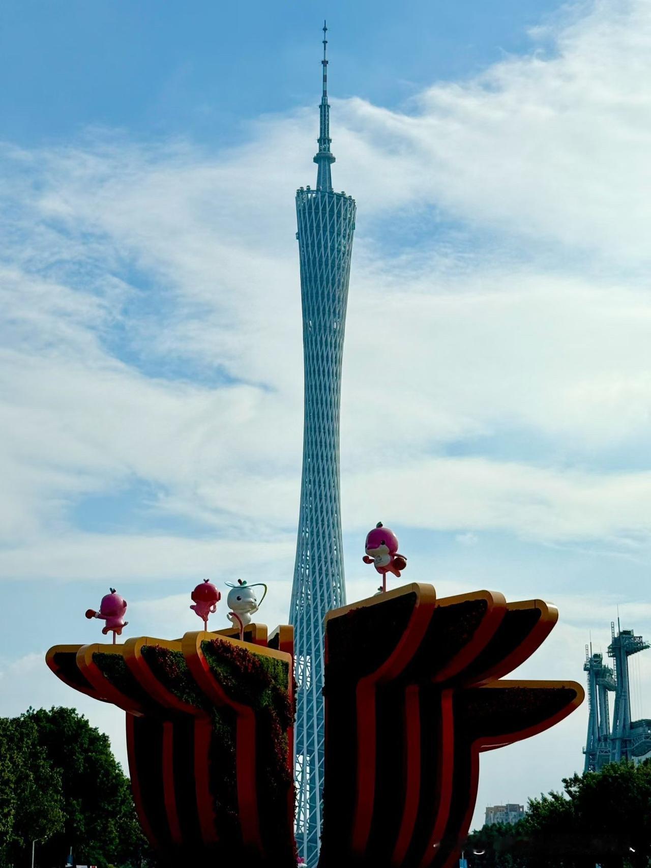 昨晚吃饭吃到一半
我老公突然一脸严肃说：“要是跟日本打起来，我肯定去支援前线！”