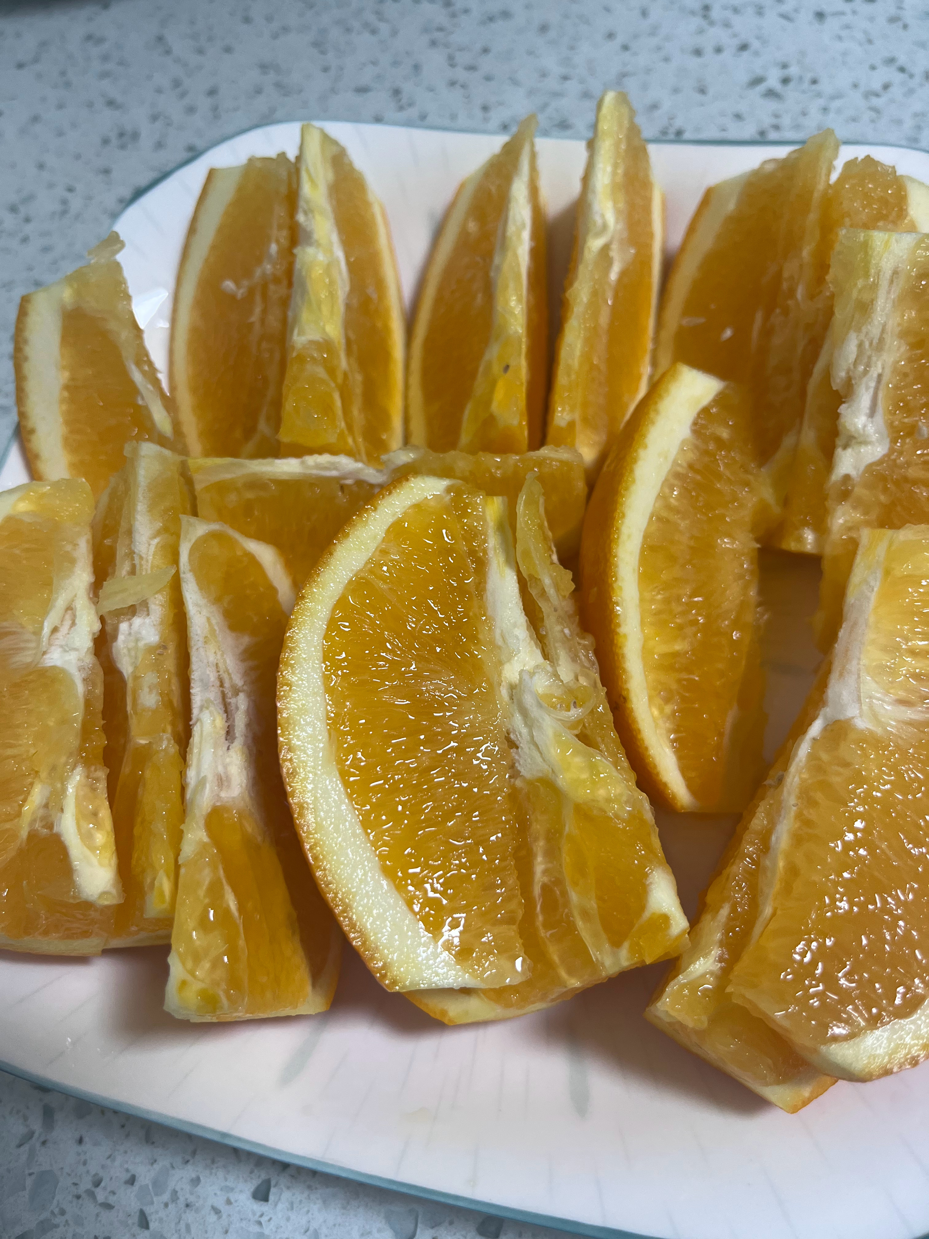 午饭前整盘橙子🍊吃～还挺甜的，开启做饭模式！ 