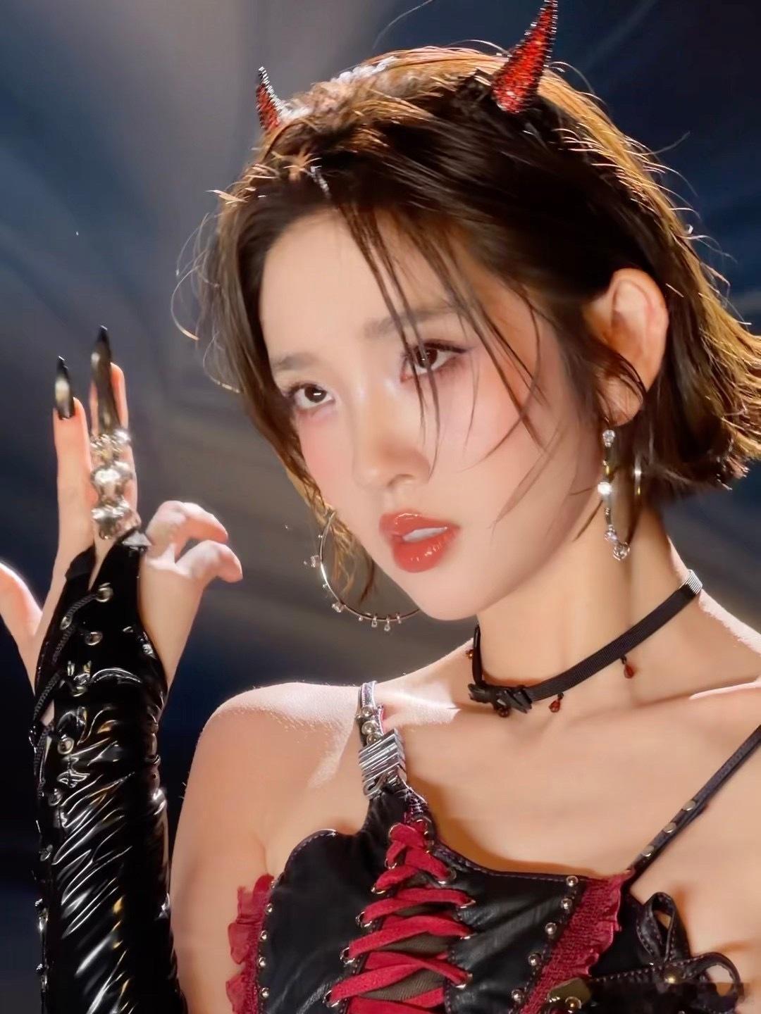 这样的祺贵人朕从未见过 刷新对祺贵人的认知！唐艺昕摆脱了剧里娇纵任性的标签，换上