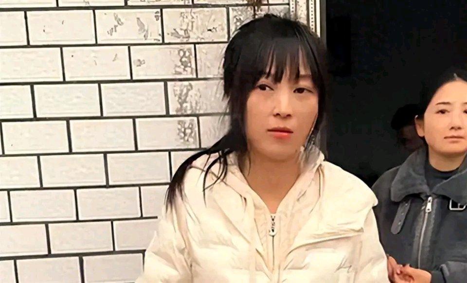 呆呆妹也没想到，杀猪宴收官才1天， 一家人就走上了大衣哥的老路那些闻风而至的人把