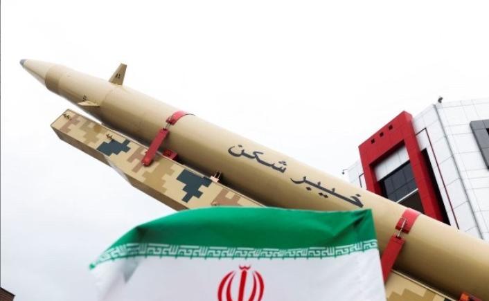 3月23日，伊朗高级官员对塔斯尼姆通讯社表示： “在伊朗的军事威胁展现出真实可信