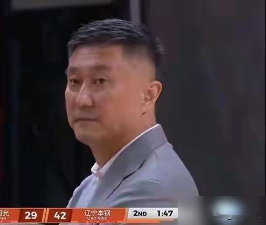 广东宏远砸重金请来的麦考尔，9分钟，2分，3失误，这操作直接把杜锋给干沉默了。