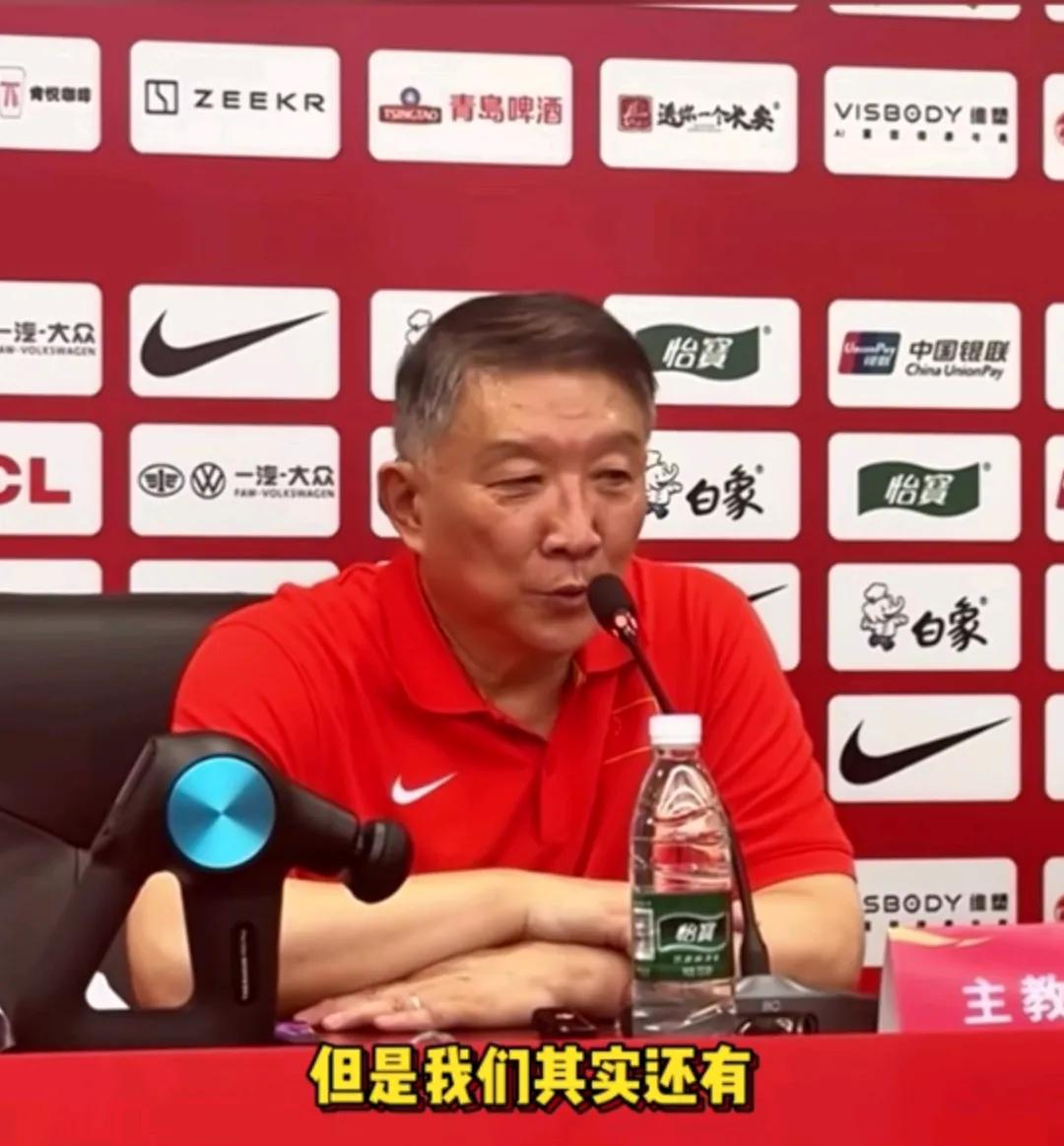 中国女篮热身赛，
对阵日本女篮，
宫指导在赛后说，
还有后手没有使用呢，
这个后