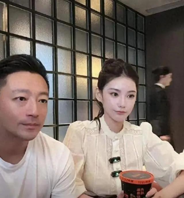 汪小菲的现任马筱梅是个聪明人，她说：“我一辈子挣不到汪小菲那么多钱，但是我学会在