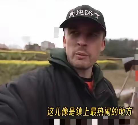 笑不活又好暖！外国博主骑行迷路，竟把湖南喜丧棚当成餐厅要干饭！

语言不通闹乌龙