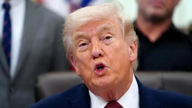 【特朗普最后一刻宣布停火，革命卫队凌晨发声，美以同时收到警告】一觉醒来，美伊又延