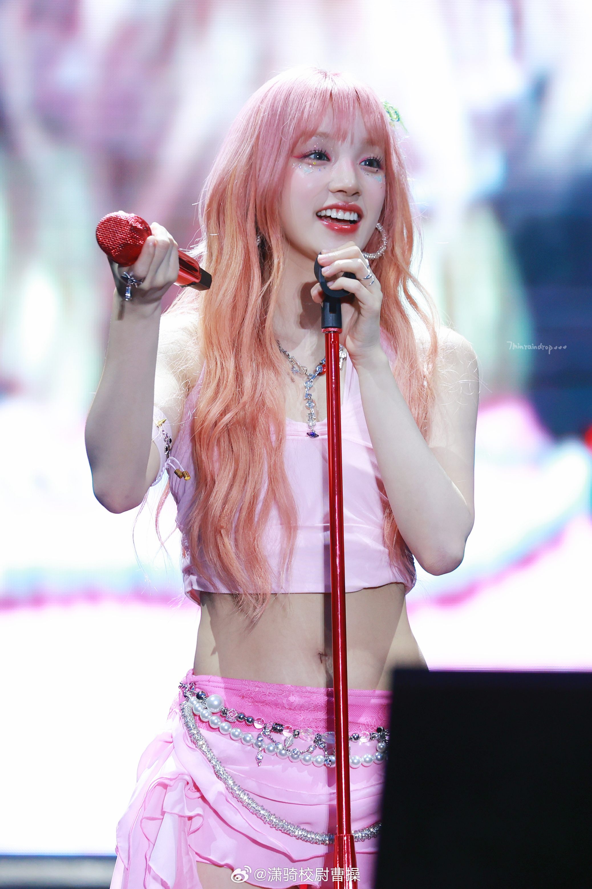 宋雨琦好漂亮，粉发的神🍓 期待巴黎欧莱雅美发代言人 