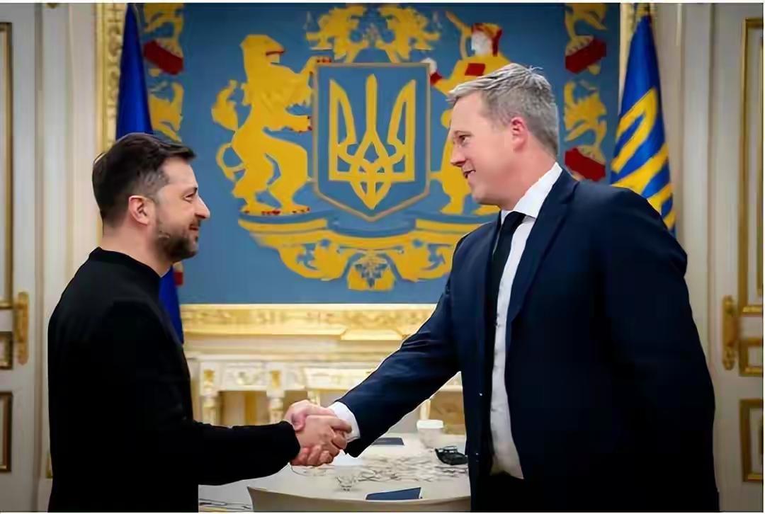 美乌欧三方经过多轮讨价还价，把和平方案条款，从28条砍到了19条。反观俄罗斯，却