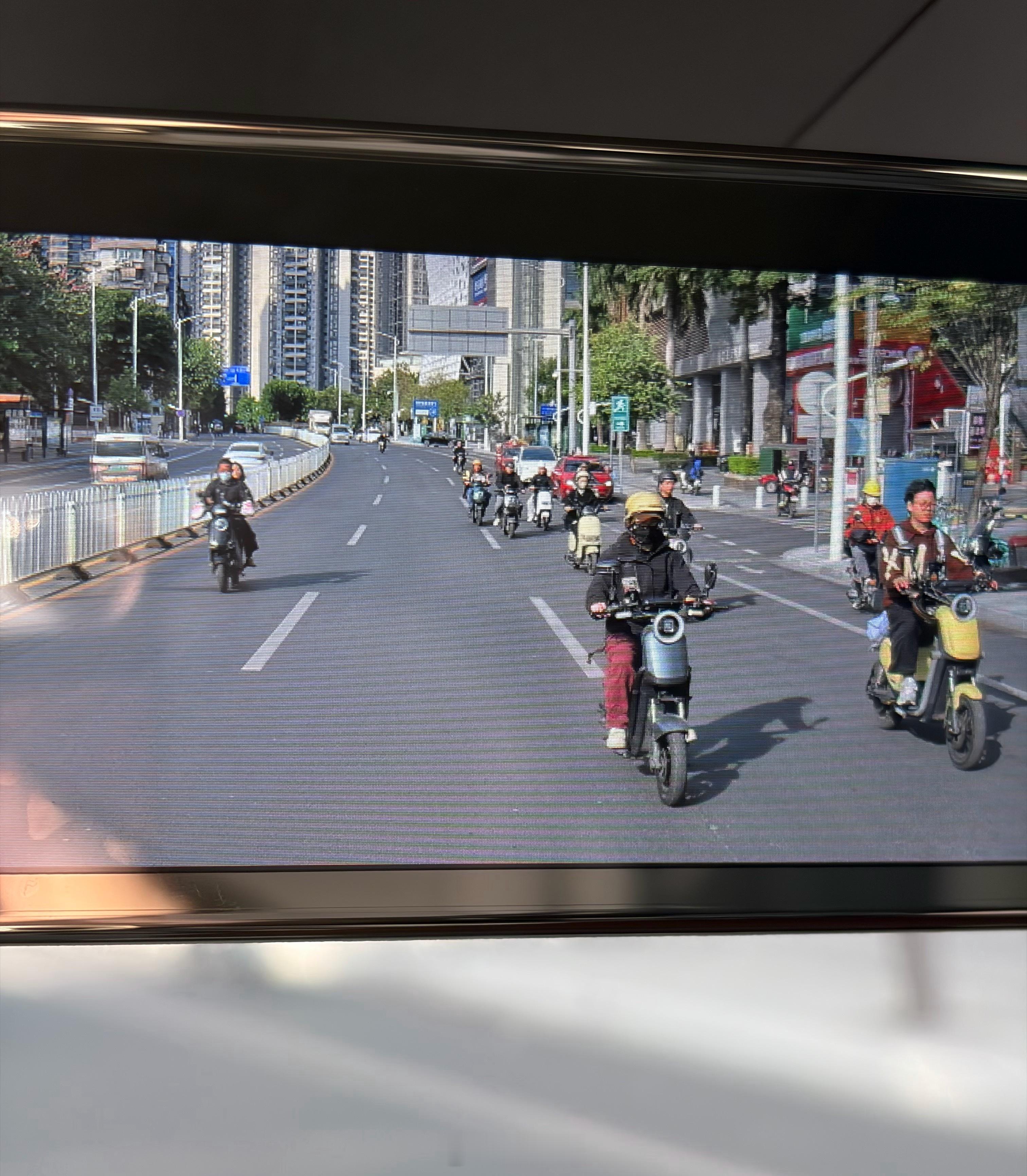 其实是他们赶着我跑