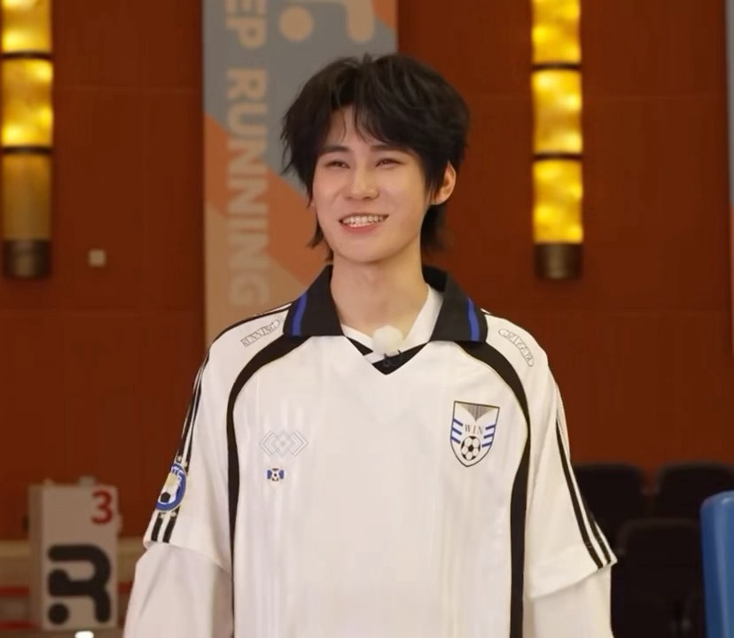 笑得我哈哈哈哈哈白鹿直播喊口号逗张真源白鹿喊口号逗张真源