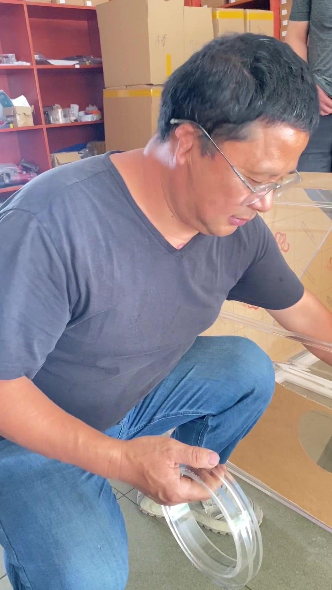 这次厂里的接种箱又有新改进，法兰盘设计让袖套安装更方便，平时不用还能取下清洗晾晒