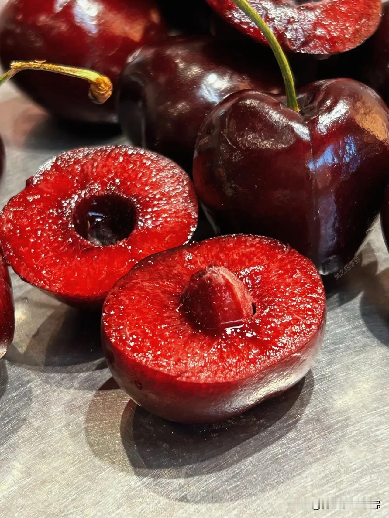 车厘子价格持续走低，50万吨鲜果涌入，网友：实现自由门槛大降
 
曾经被戏称为“