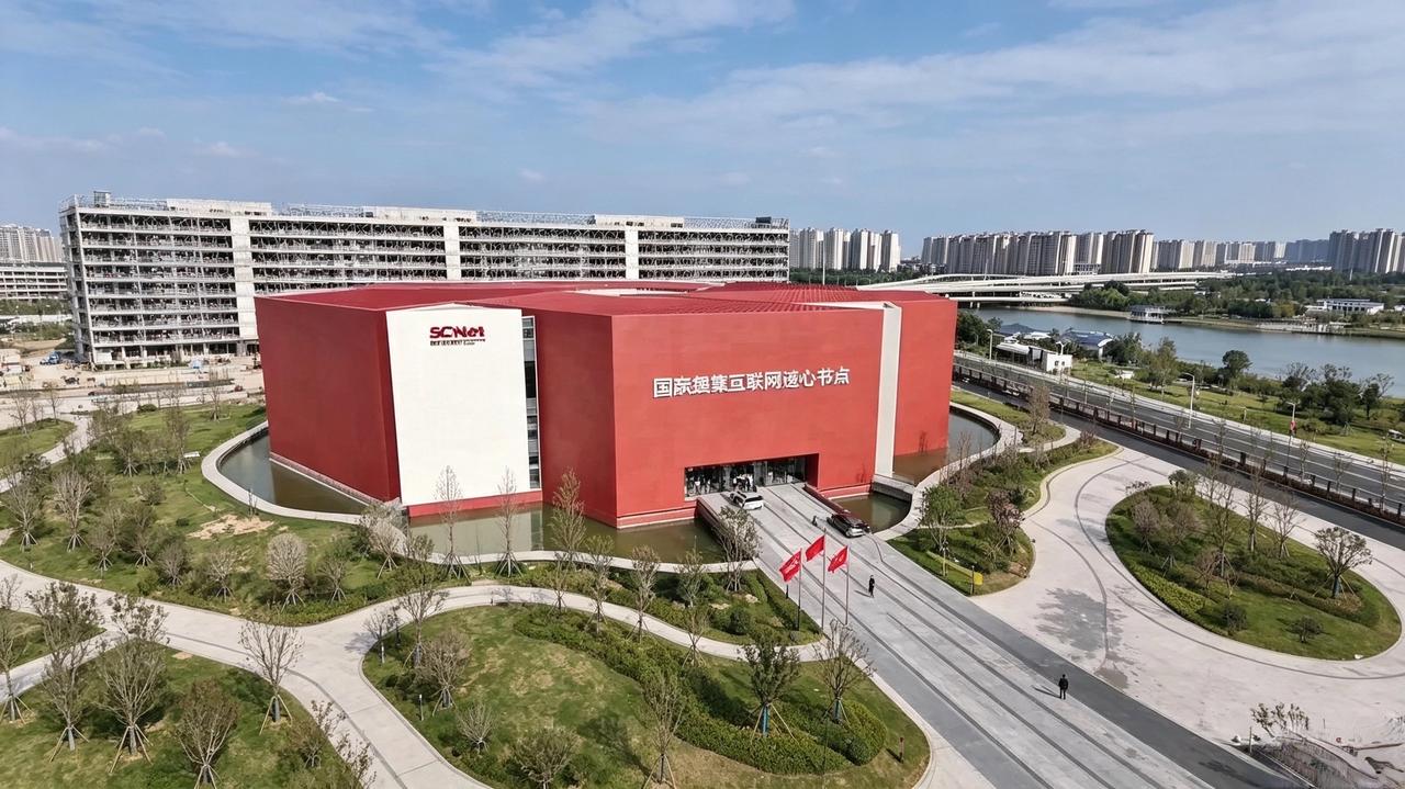 首个全国产10万卡AI超集群正式投用。

国家发改委确认，国家超算互联网郑州核心