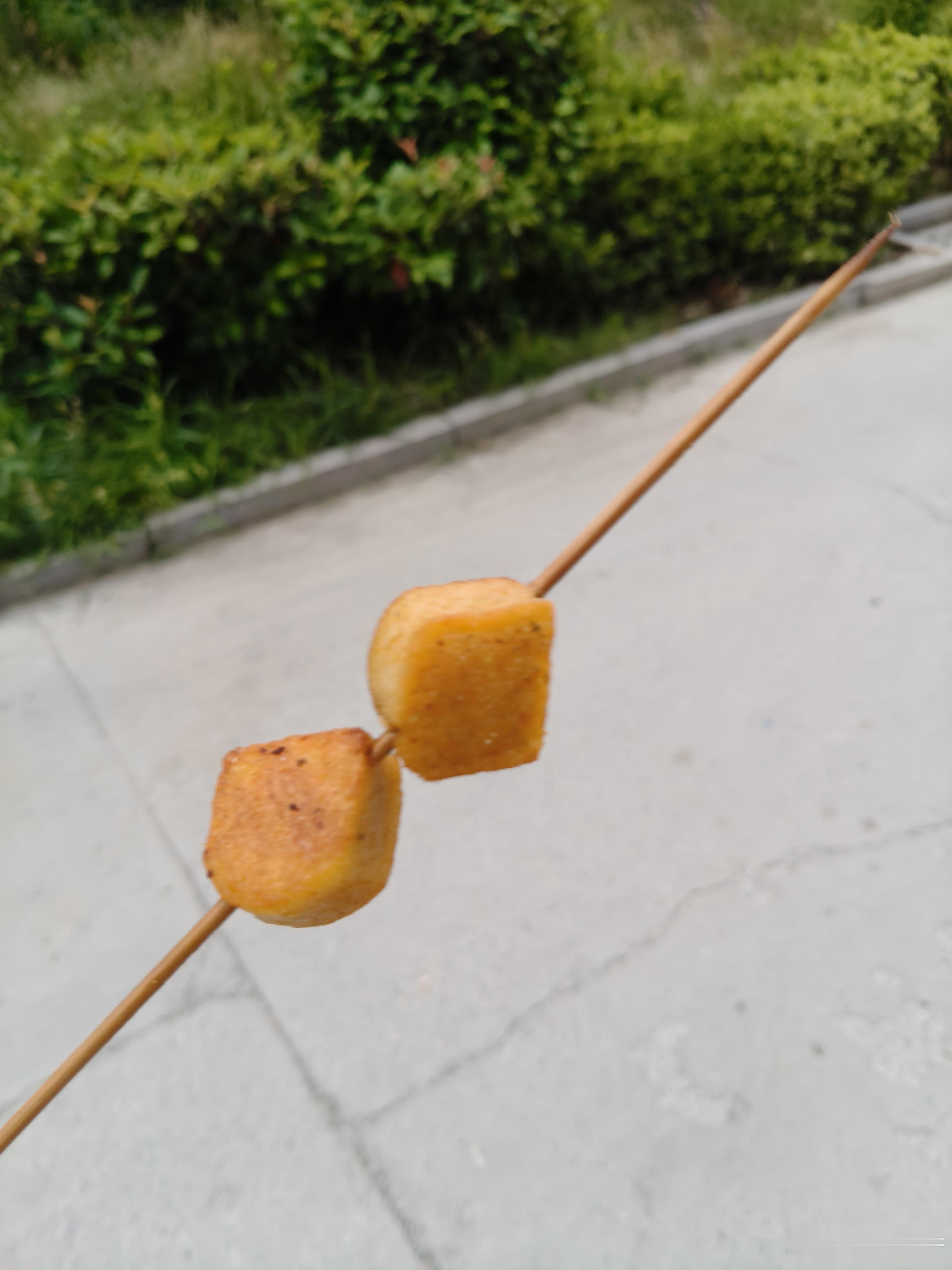 生活手记 这家店的烤鱼豆腐做的时神时鬼的 今天是鬼。 