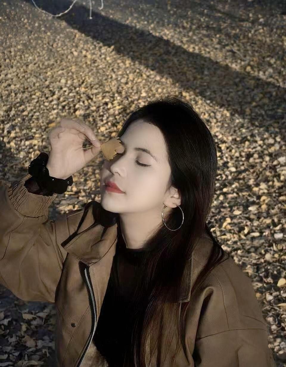 氛围感冬天   咖啡色皮衣穿搭黑皮夹克穿搭 气质范穿搭皮衣 显气质皮衣穿搭 棕色