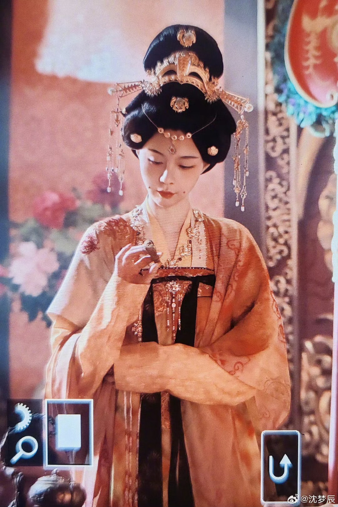 沈梦辰在演一种很新的贵妃《锦绣芳华》沈梦辰在演一种很新的贵妃，皇甫令歌骑马射箭样