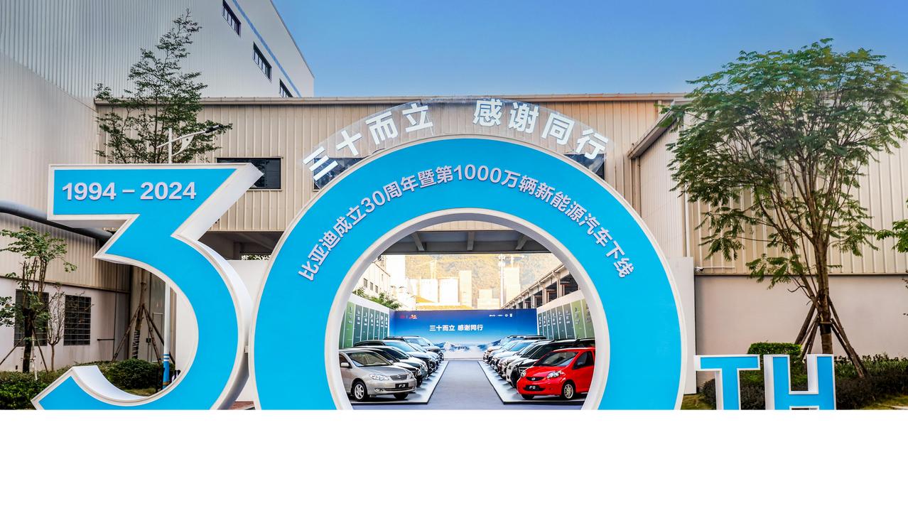 作为国内汽车市场上最风光的新势力车企，我们对于比亚迪还是充满了敬意。

在11月