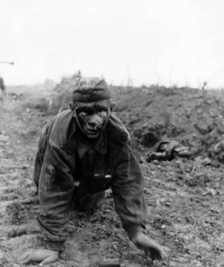 不知这娃娃兵死没死

1941年8月，苏联布勒斯特。德军向苏军阵地一阵炮轰过后，