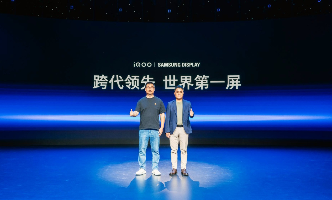 简单说，两件事：关系硬：iQOO和三星搞屏幕研发，已经深度合作六年了。成果牛：所