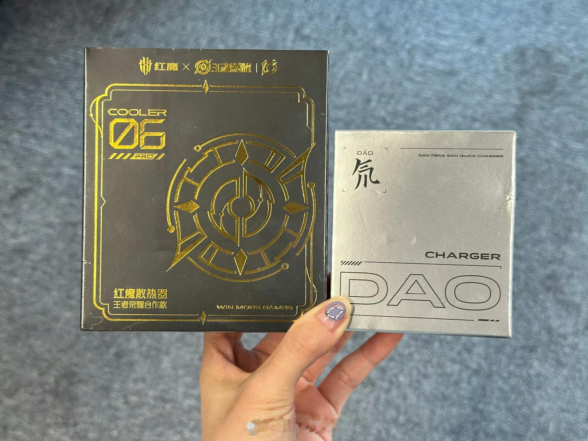 本周铁粉福利 评论抽1️⃣个铁粉送『红魔散热器王者荣耀合作款』下周五开奖～  夏