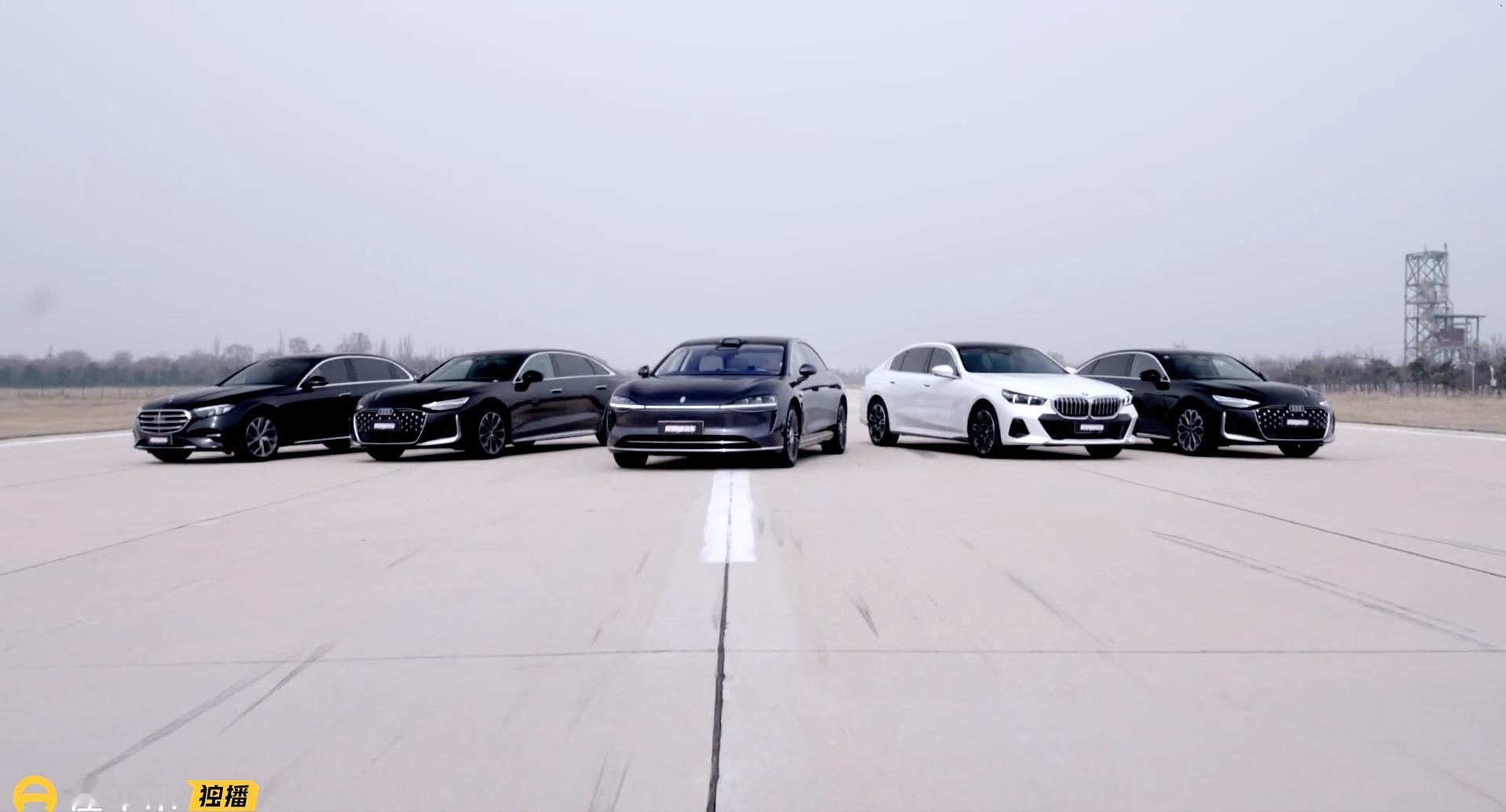 35万级豪华轿车市场，一直是很多人的购车首选。这期由吴烦恼说车&十万伏特有马力带