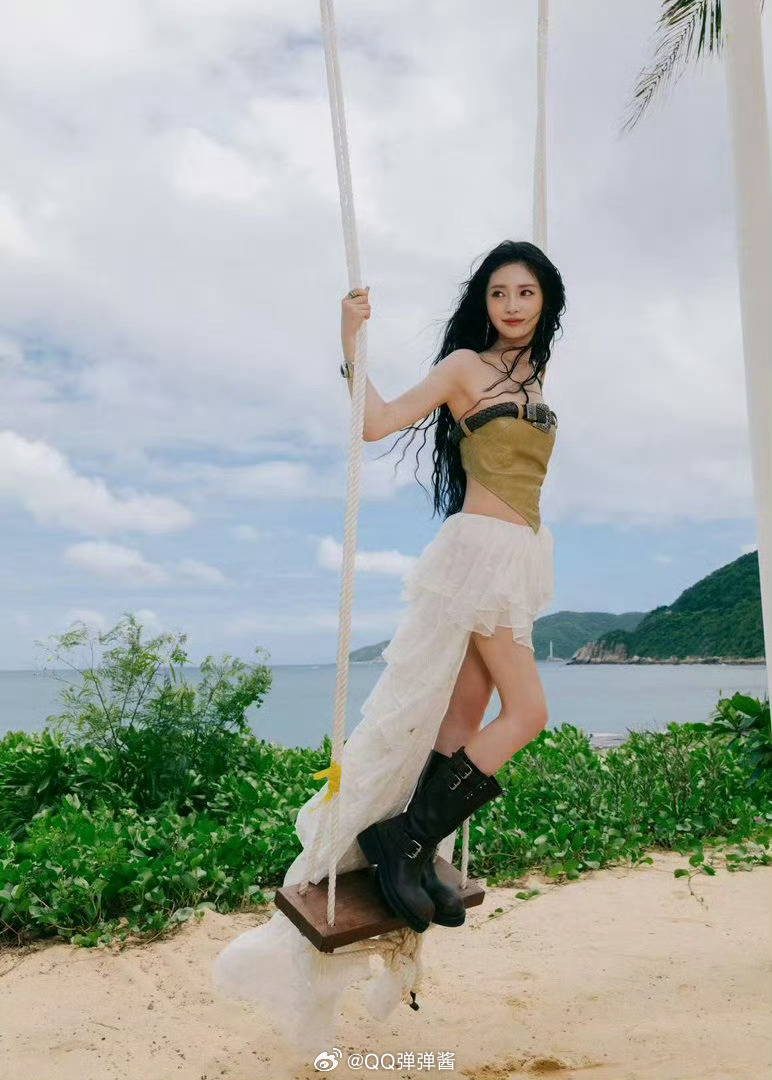 周洁琼海盐芝士妆 谁懂啊！周洁琼这个海盐芝士妆真的美到我了，清透温润自带清冷感，
