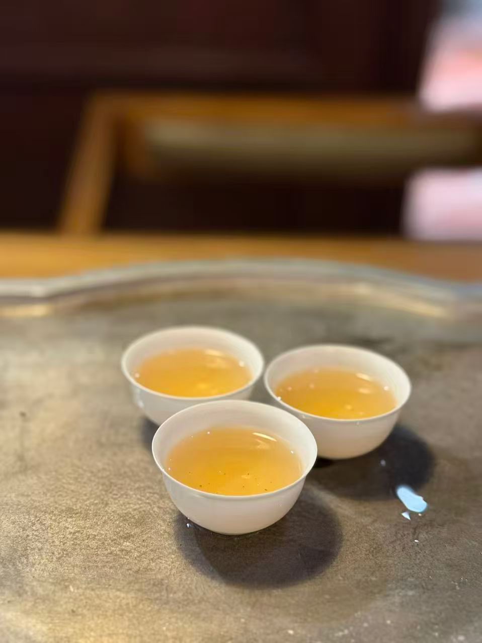 品茶赏器交友  生活没有回甘，就自己泡出甜，  茶如人生，总要苦一阵子，才香一辈