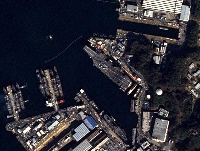 日前有媒体公布了2026年1月9日的高清卫星图，图片显示美军的华盛顿号（CVN-