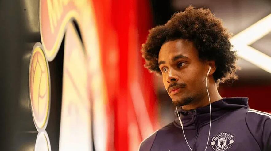 据英格兰媒体《每日镜报》的消息，罗马有意将齐尔克泽从他在曼联的“噩梦”中解救出来