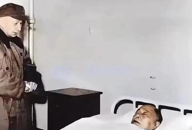 1971年冬，64岁的粟裕前往301医院探望病重的陈毅，神情非常的忧虑。陈毅在病