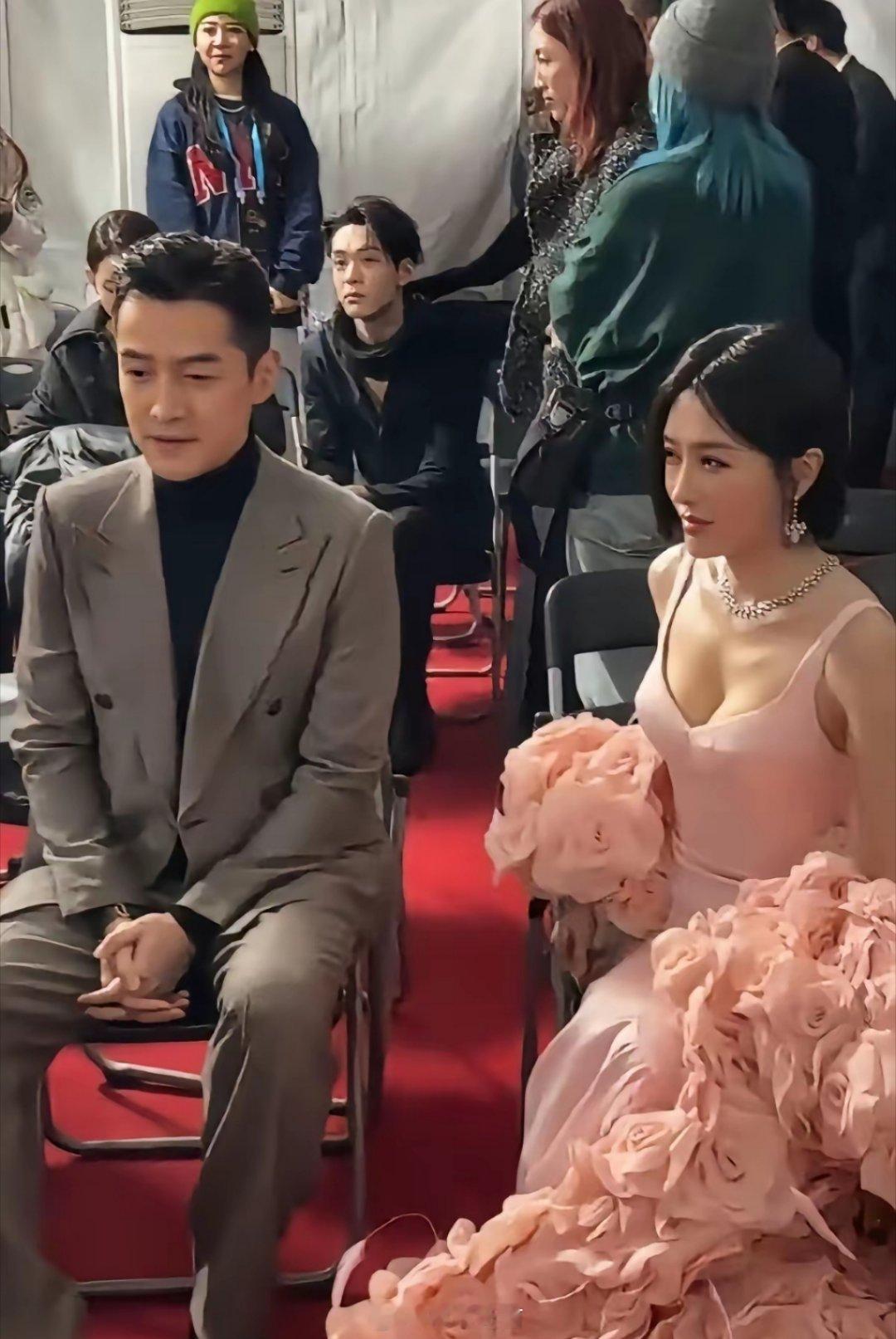 秦岚这个造型，男明星根本不敢和她对视啊，一不小心就成了猥琐大叔。 