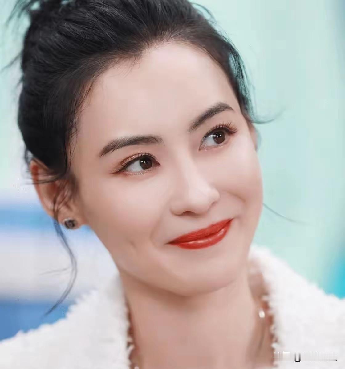 7月20日，谢霆锋与妹妹谢婷婷发布讣告，证实父亲谢贤离世，享年89岁。就在消息公