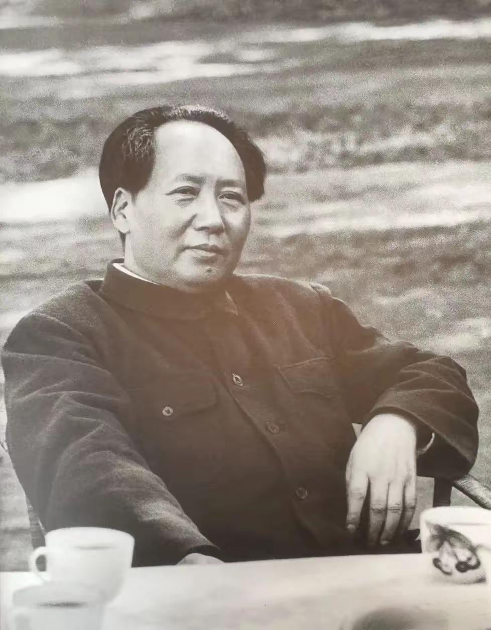 1949年最危险的，不是炮弹。是所有人都觉得“划江而治”很合理。

蒋介石在下野