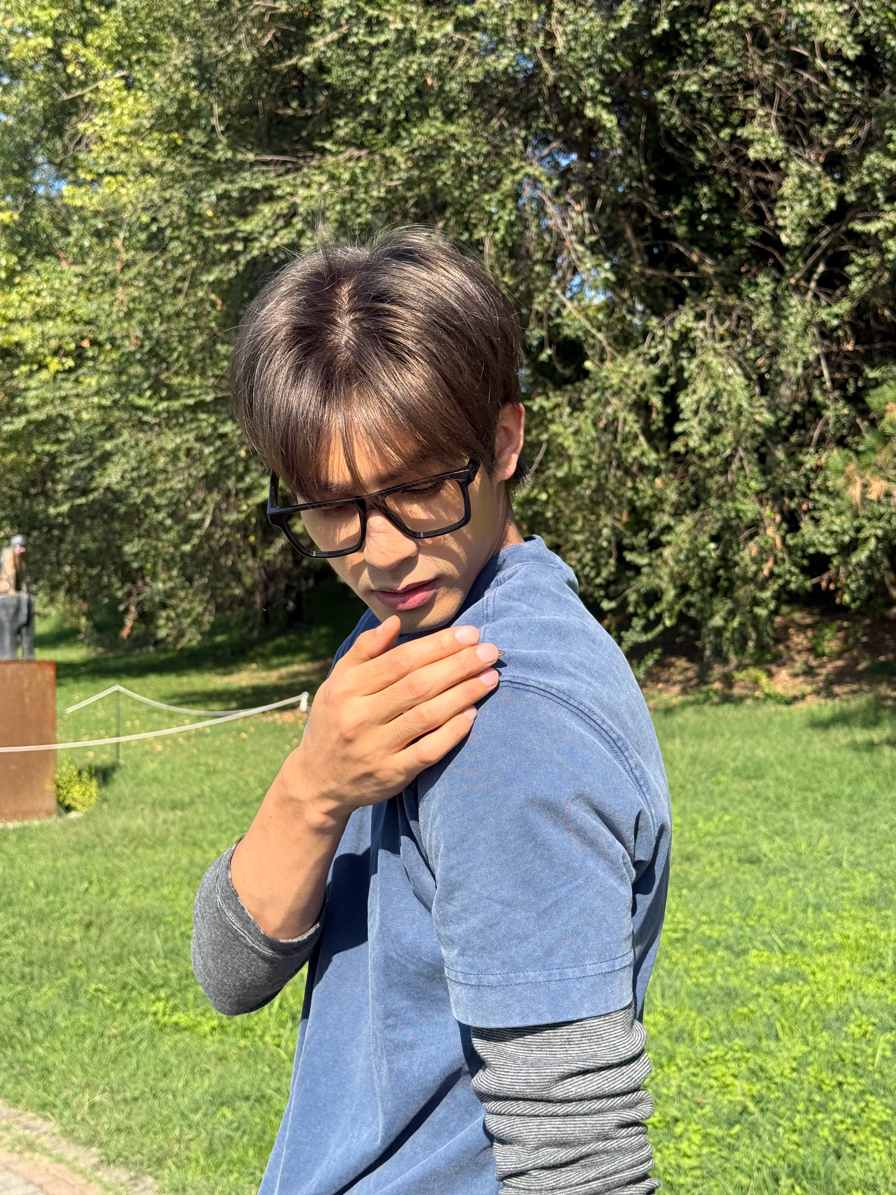 宋威龙  公园偶遇的新朋友们小蜥蜴回家Be like：Mamma, questo