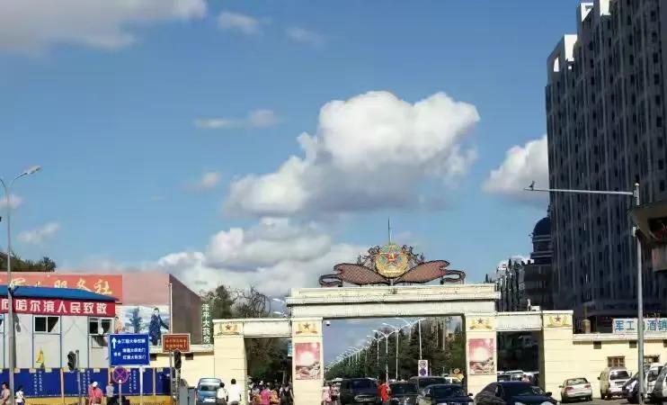 哈尔滨一曼街2号那个车水马龙的大院，藏着新中国军工最硬核的底色。
很多人路过只当