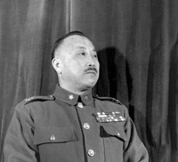 卫立煌1949年前往香港，毛主席得知后立即下令通知合肥县政府采取相关措施，这是为