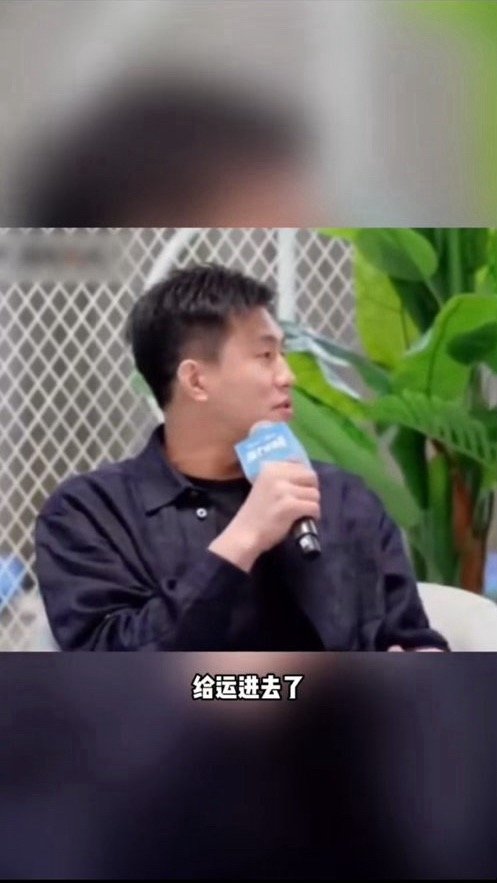 在北京偶遇球星是什么体验百度组了个球迷局，孙继海郭艾伦邱贻可边吃早饭边看球，三人
