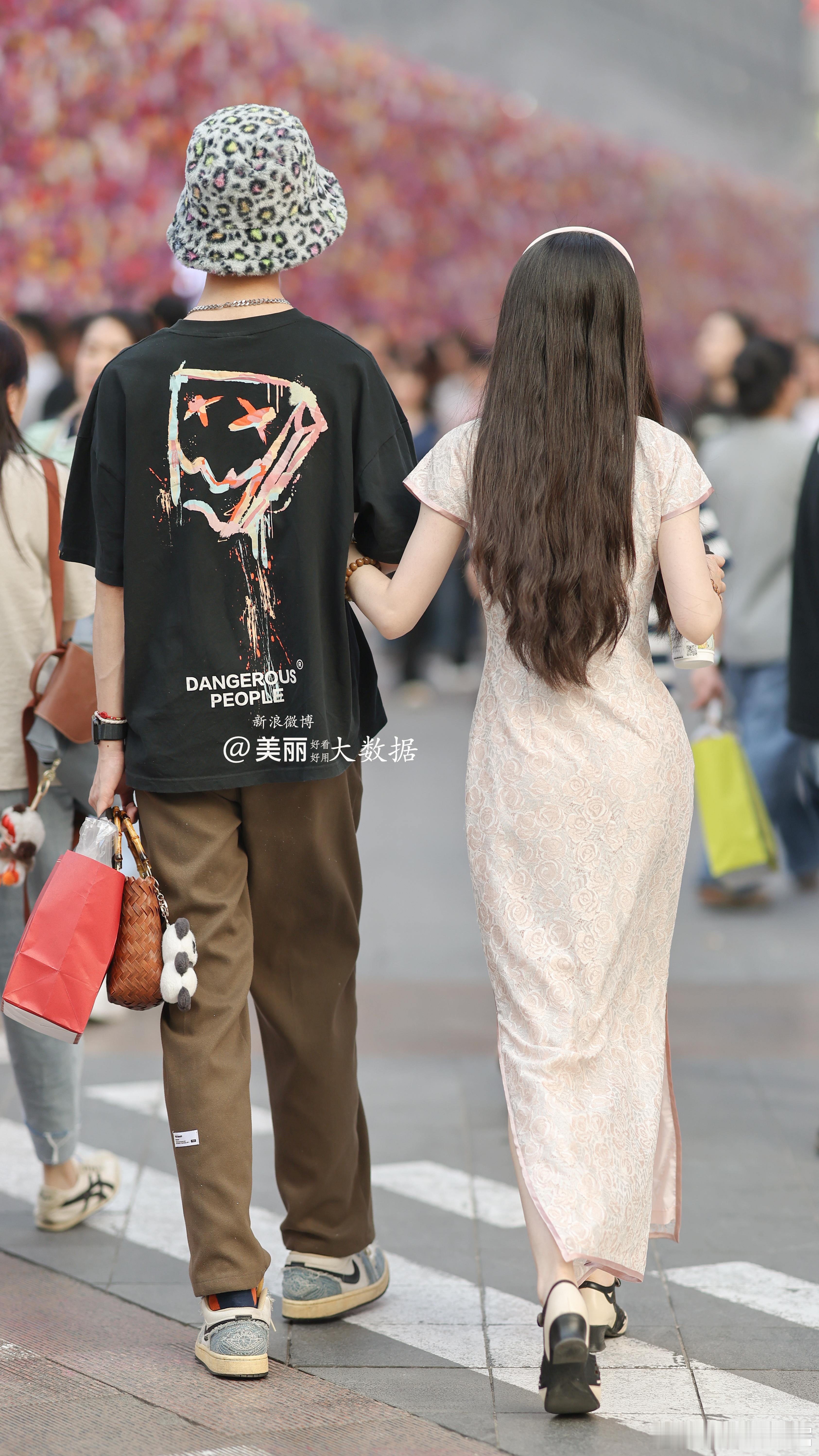 请把手拿开！我来。。嗯嗯 ​​​