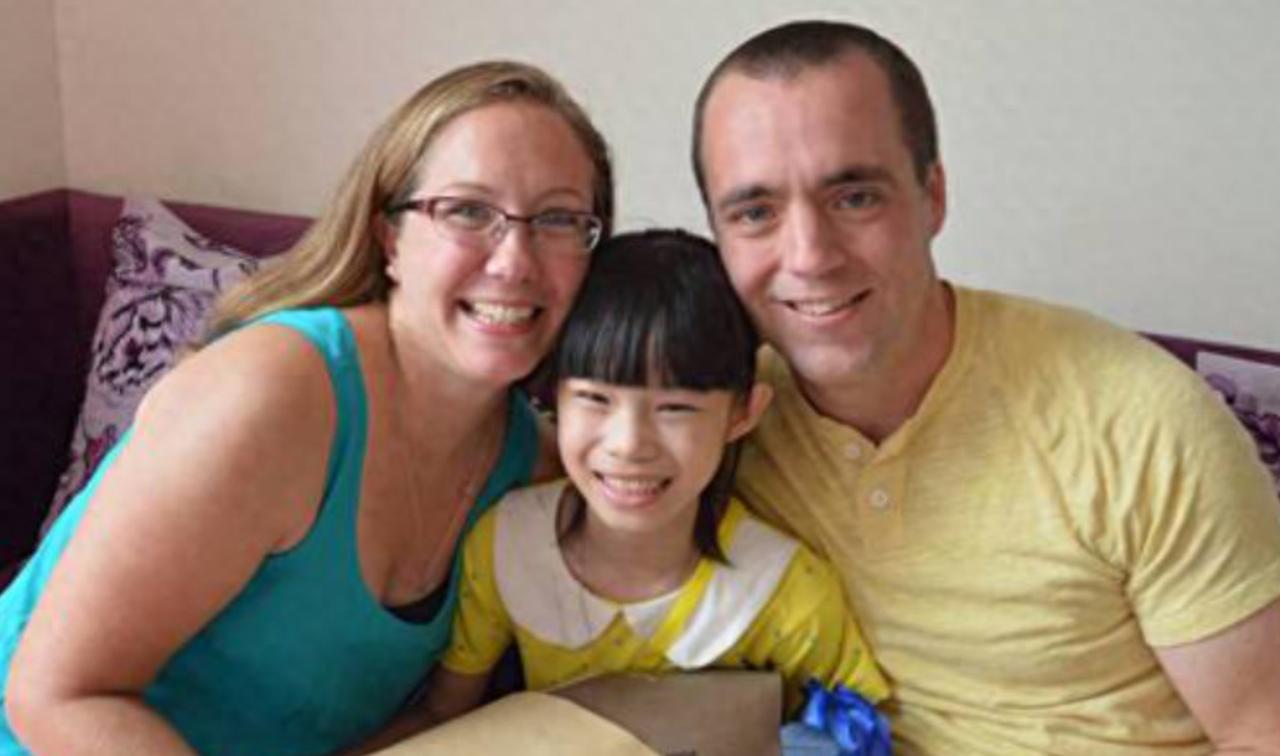 还记得许多年前，经常能看到有美国人来中国领养孩子的事，而且大多数被领养的全是女孩