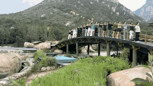 休闲也要有度
如此无聊的行为该禁止。