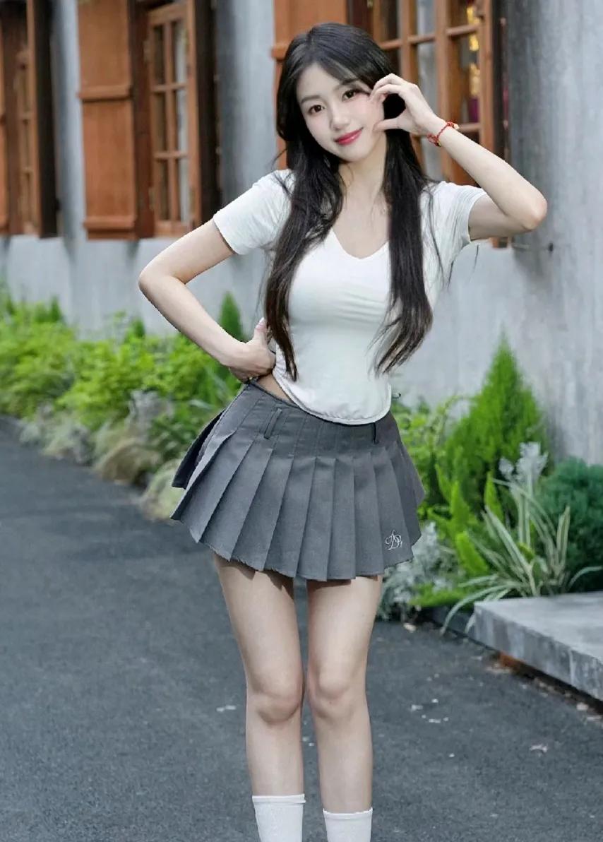 青春美少女，时尚校园风。