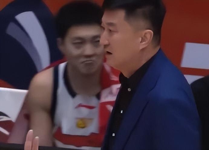 广东队国内球员怎么突然就不行了呢？以前徐杰、胡明轩还有崔永熙都是很能打的，这个赛