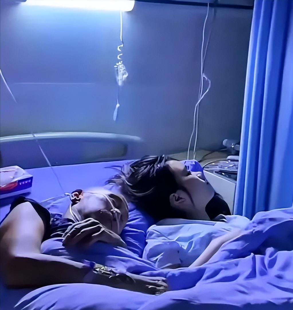 湖南，爷爷生病住院，18岁的孙女特地去陪护，晚上姐姐去医院接她，却发现她和爷爷睡